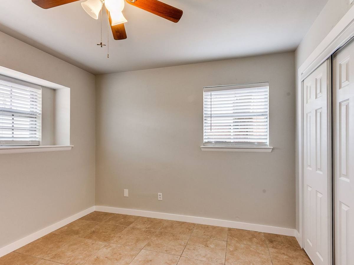 House for rent at 1909 Hardy Dr, Edmond, OK 73013