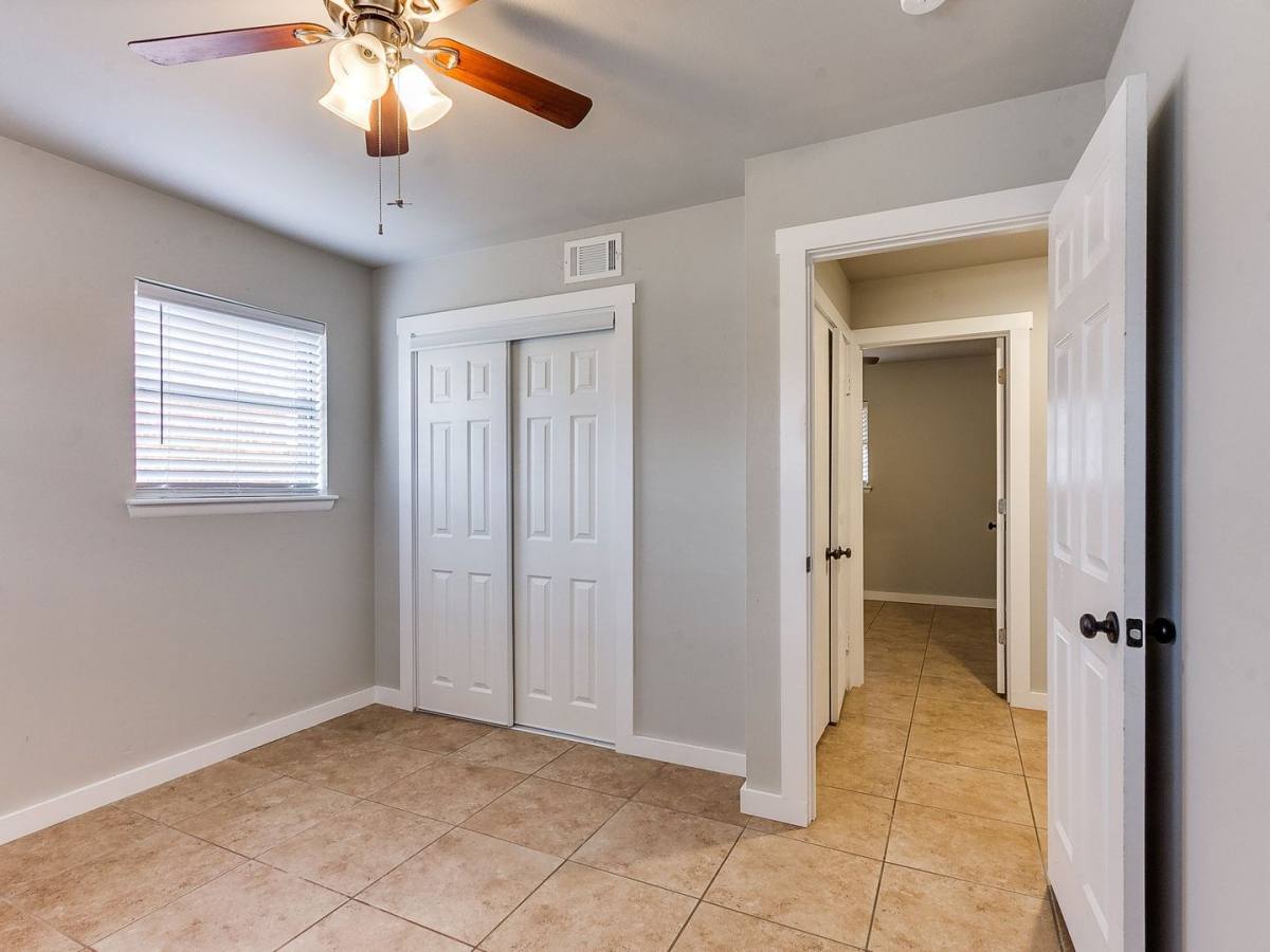House for rent at 1909 Hardy Dr, Edmond, OK 73013