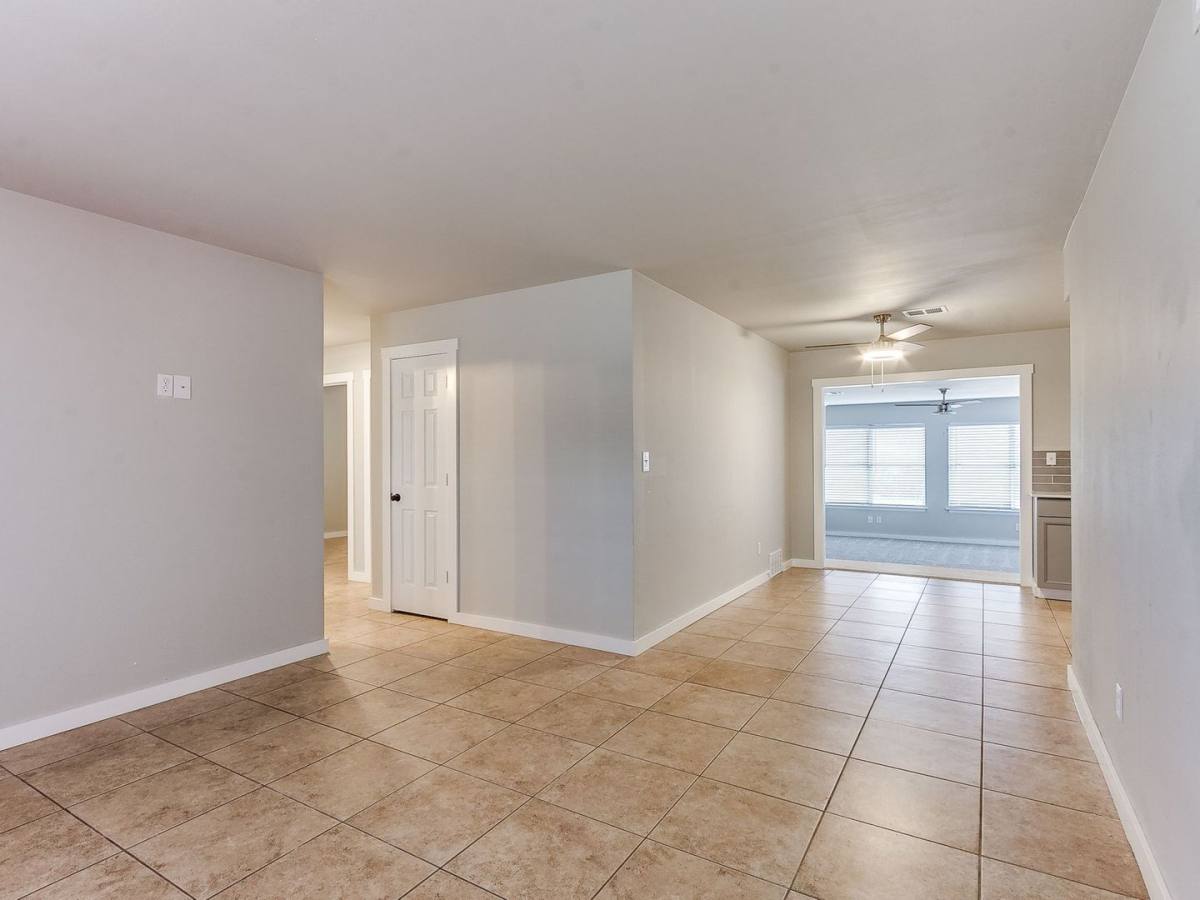 House for rent at 1909 Hardy Dr, Edmond, OK 73013
