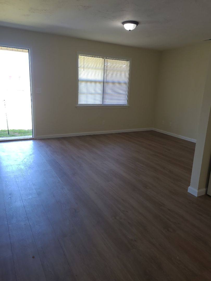 Apartment for rent at 975 E Margaret St, Piggott, AR 72454