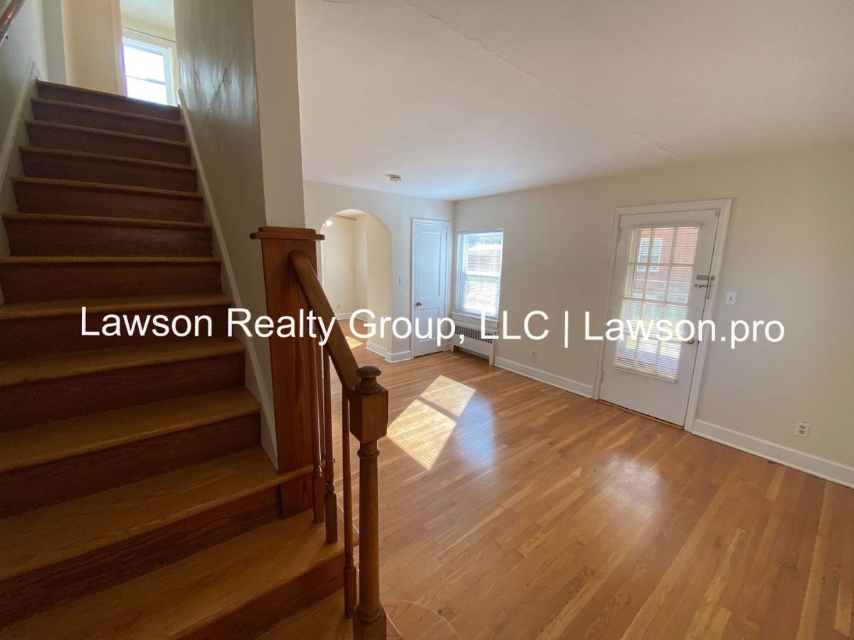Apartment for rent at 2611-2613 Bowman St, Roanoke, VA 24012