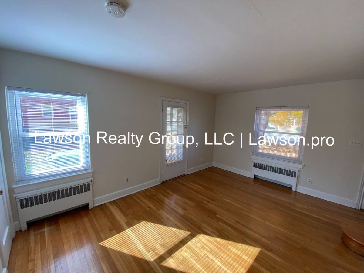 Apartment for rent at 2611-2613 Bowman St, Roanoke, VA 24012