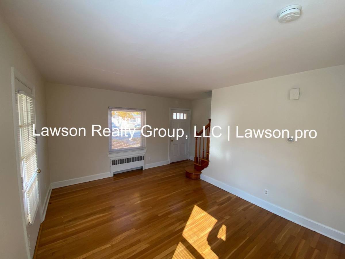 Apartment for rent at 2611-2613 Bowman St, Roanoke, VA 24012