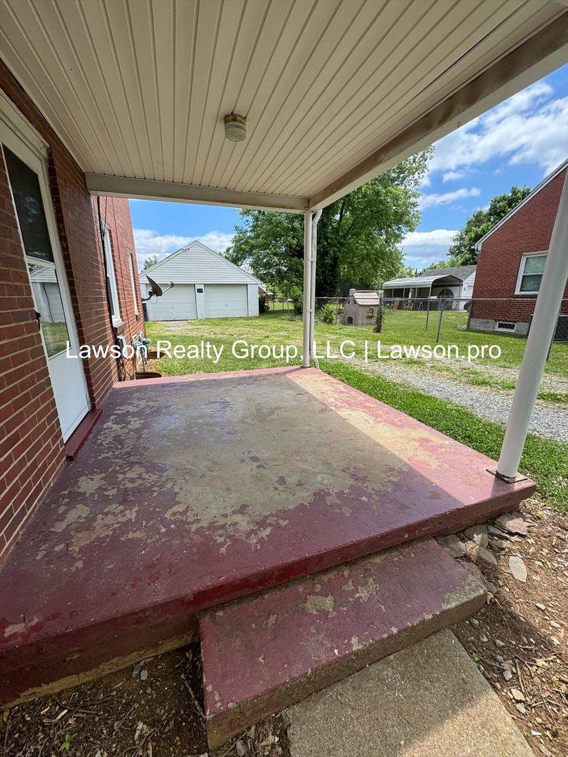 Apartment for rent at 2611-2613 Bowman St, Roanoke, VA 24012