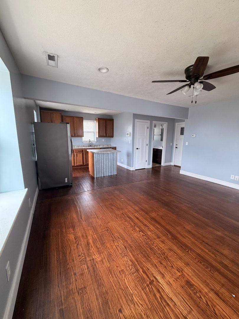 Apartment for rent at 722 S Spring St, Mishawaka, IN 46544