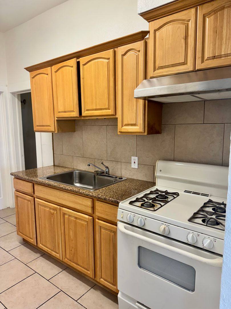 Apartment for rent at 642 N Thorne Ave, Fresno, CA 93728