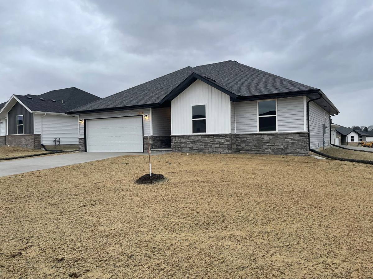 House for rent at 1343 S Olde Savannah Court, Republic, MO 65738