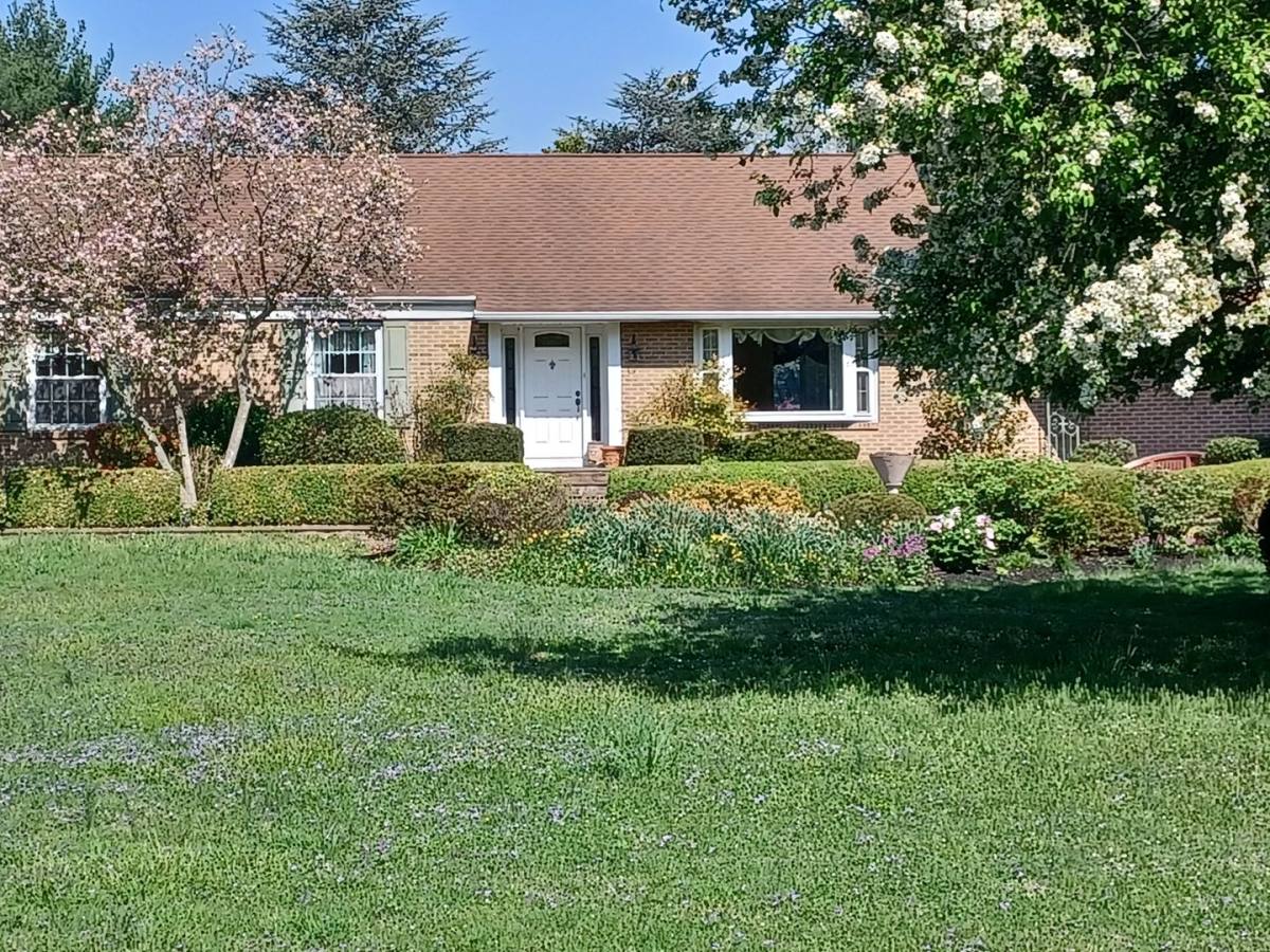 24 S Edgewater Ave, Morrisville, PA 19067 - House for Rent - Image 2