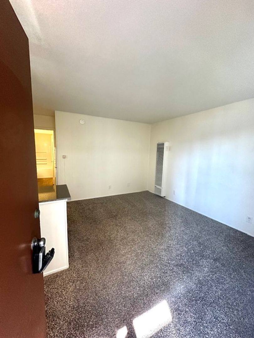 Apartment for rent at 1159 E Meta St, Ventura, CA 93001