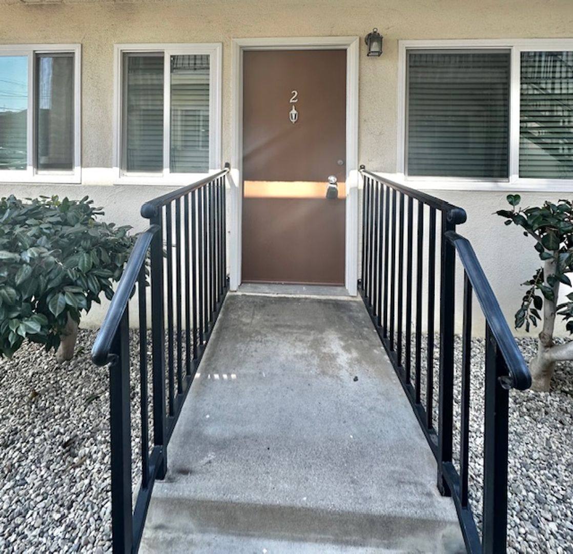 Apartment for rent at 1159 E Meta St, Ventura, CA 93001