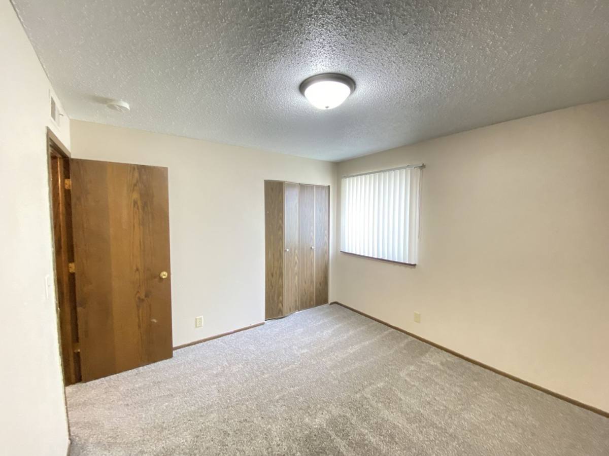 Apartment for rent at 3729 W 9th St, Waterloo, IA 50702
