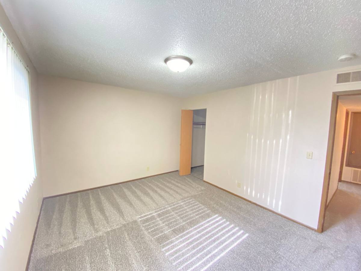 Apartment for rent at 3729 W 9th St, Waterloo, IA 50702