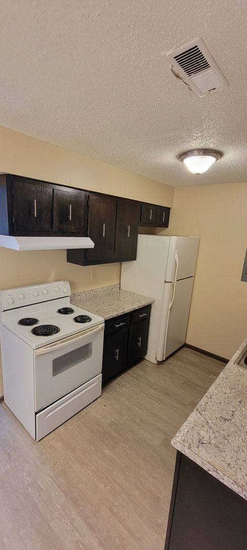 Apartment for rent at 3729 W 9th St, Waterloo, IA 50702