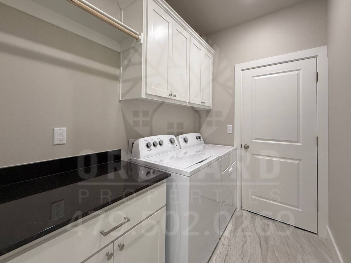 Apartment for rent at 2007 E Brookview Dr, Siloam Springs, AR 72761