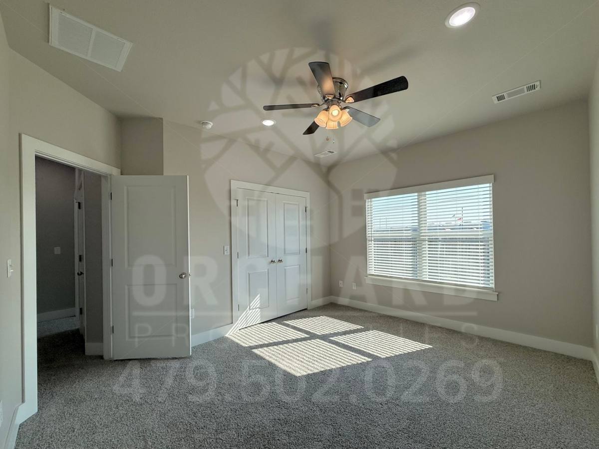 Apartment for rent at 2007 E Brookview Dr, Siloam Springs, AR 72761