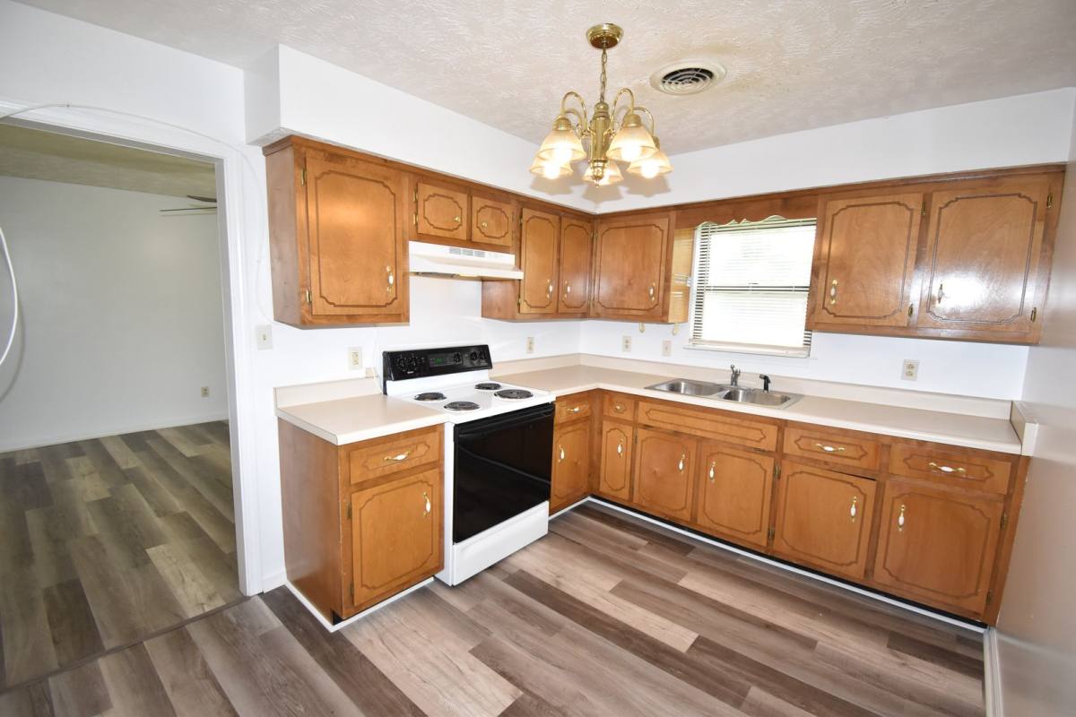 Apartment for rent at 947 Charlotte St, Clarksville, TN 37040