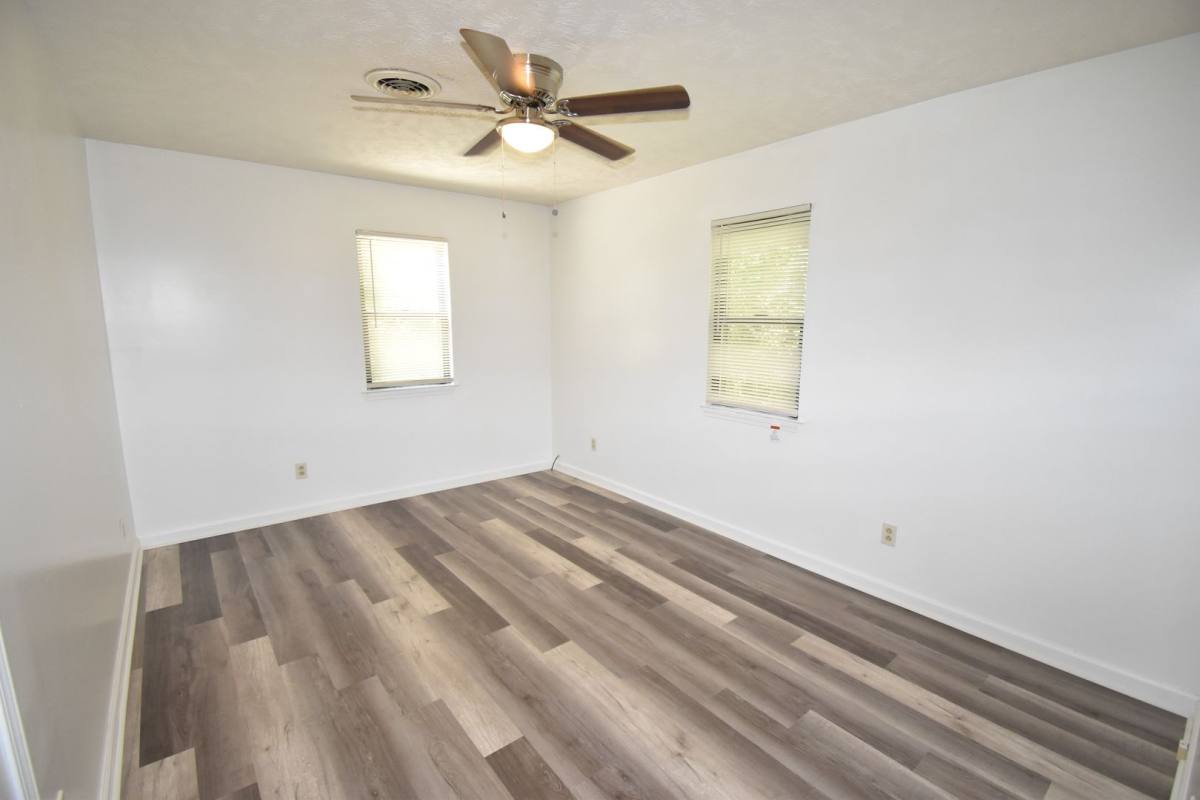 Apartment for rent at 947 Charlotte St, Clarksville, TN 37040