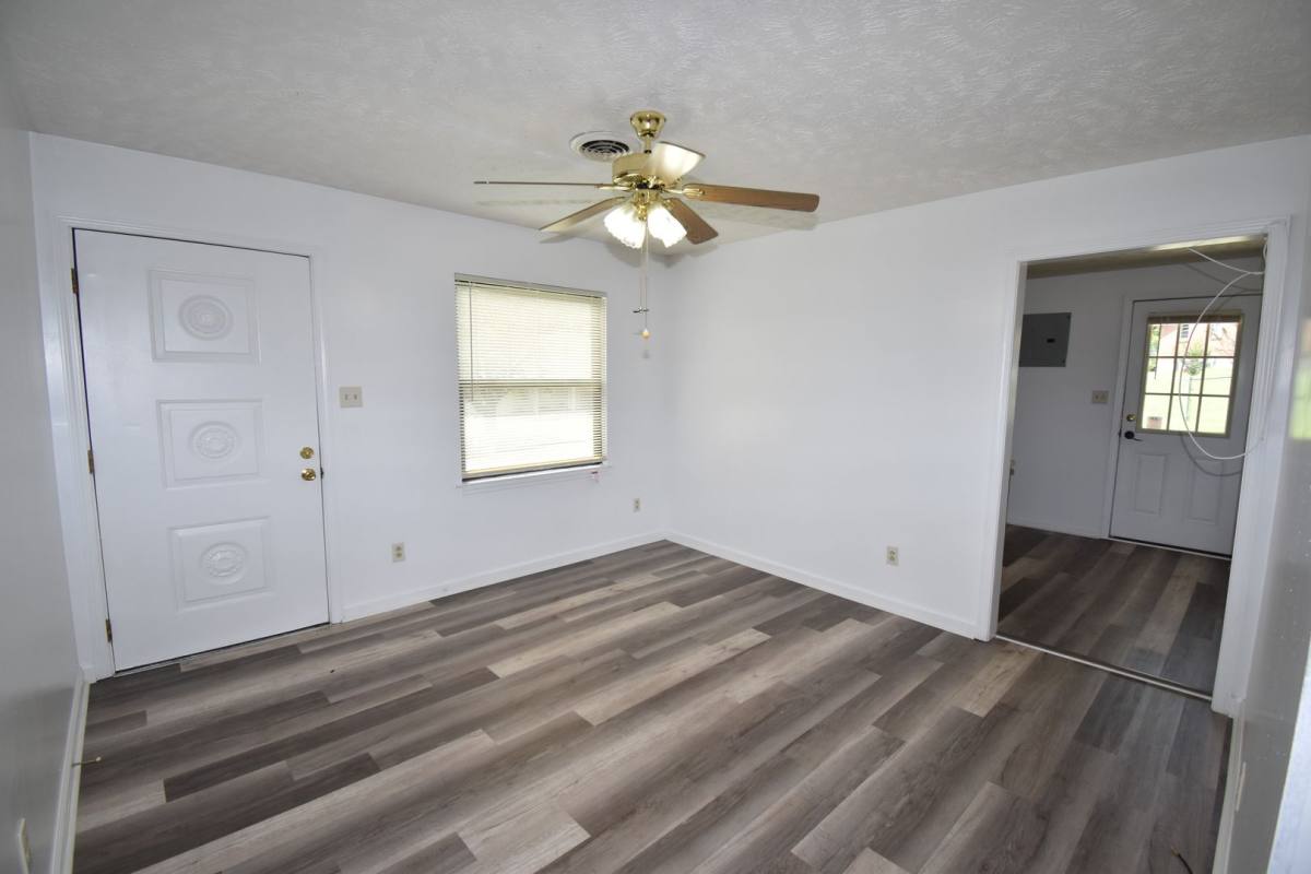 Apartment for rent at 947 Charlotte St, Clarksville, TN 37040