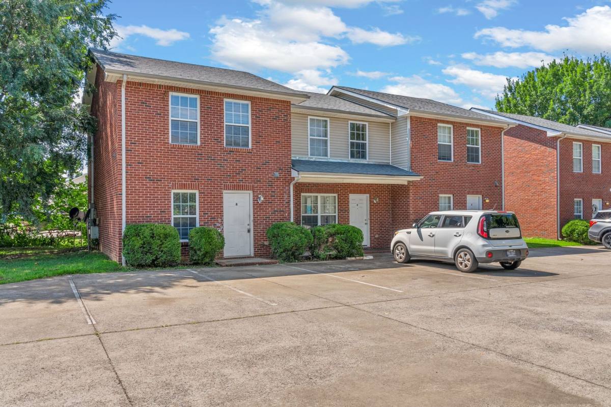 Apartment for rent at 295 Raleigh Dr, Clarksville, TN 37043