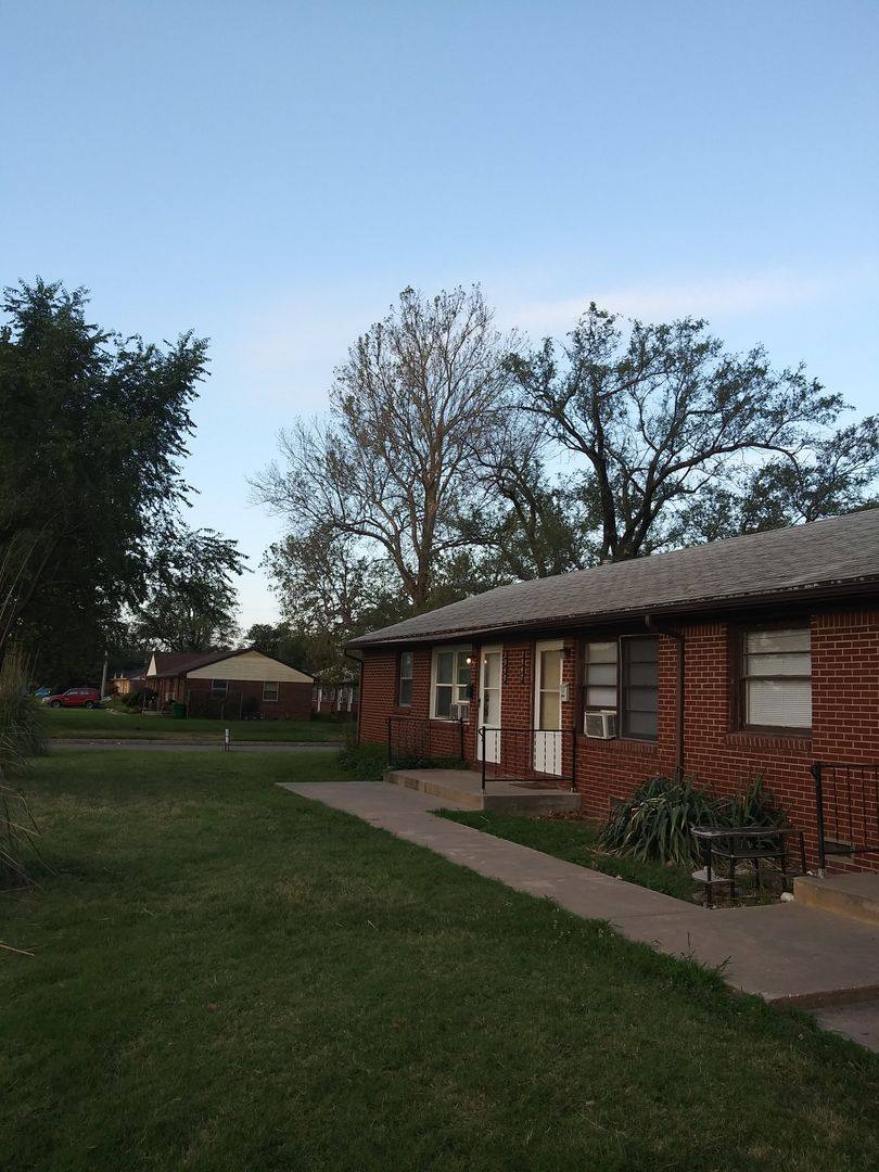 Apartment for rent at 2945-2949 S Hydraulic, Wichita, KS 67216