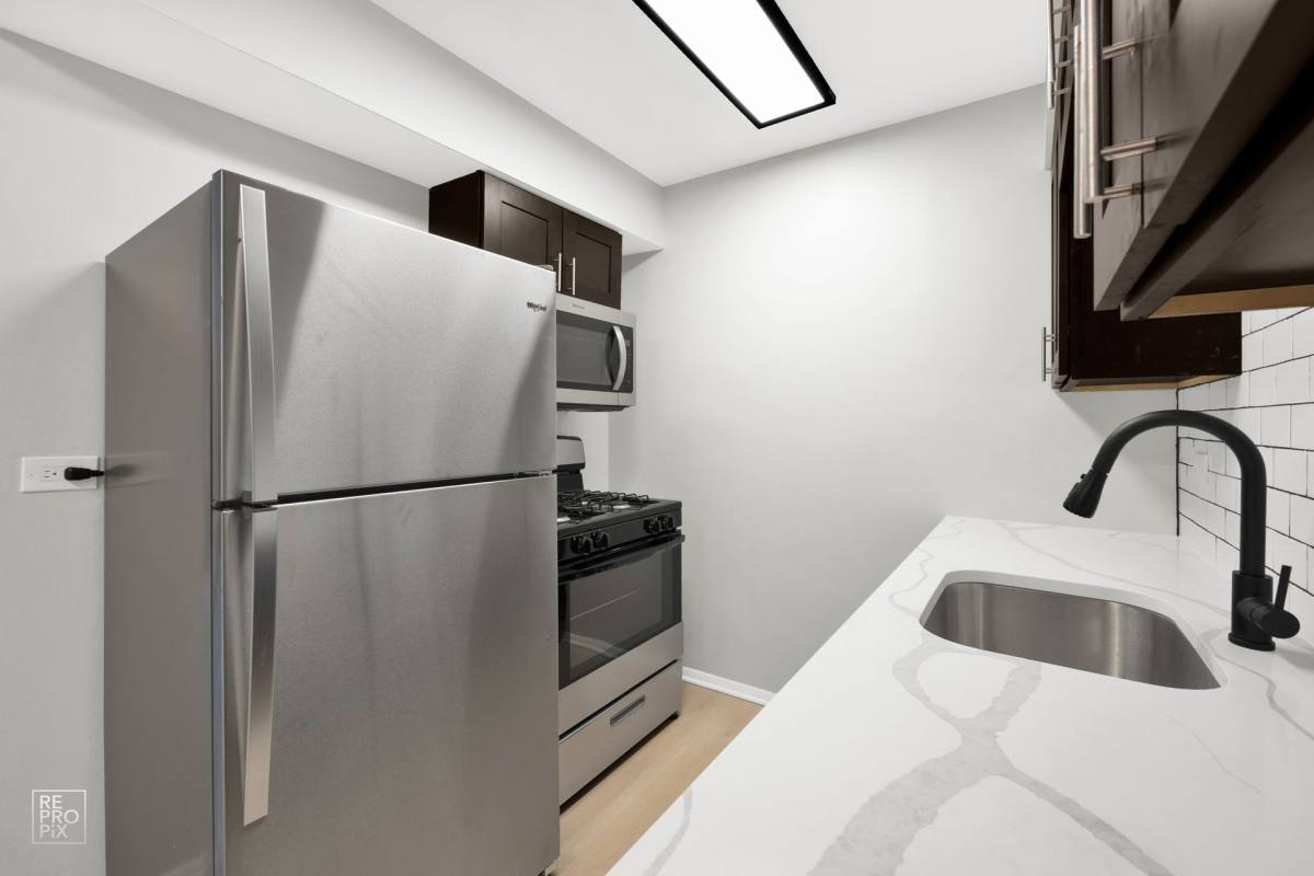 Apartment for rent at 4206 Lindenwood Dr, Matteson, IL 60443