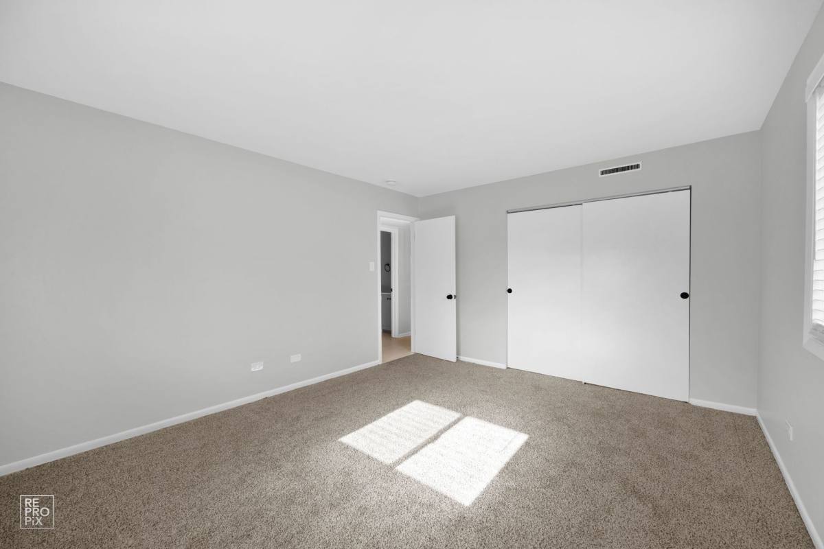 Apartment for rent at 4206 Lindenwood Dr, Matteson, IL 60443