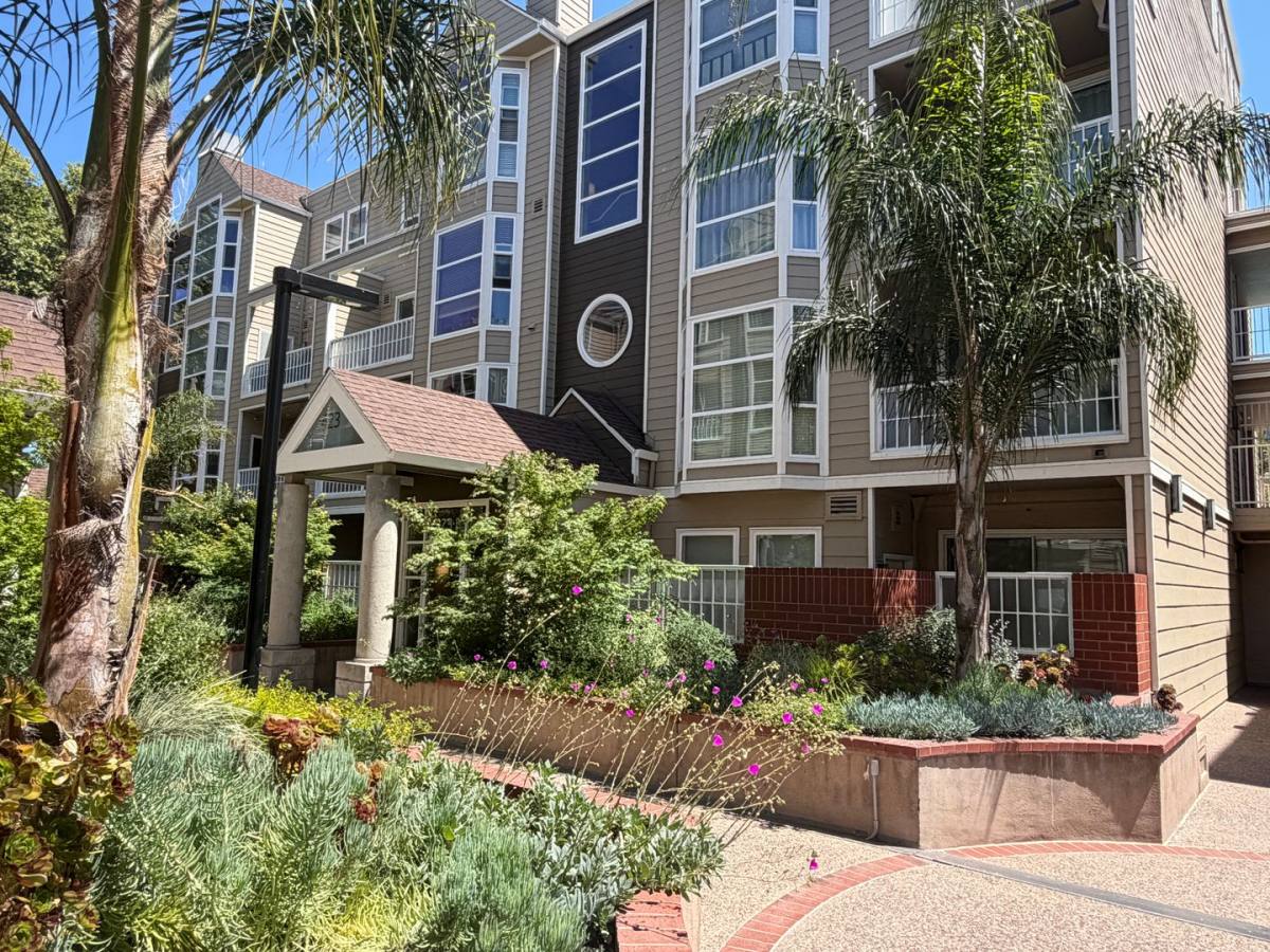 Townhouse for rent at 415 N 2nd St, San Jose, CA 95112