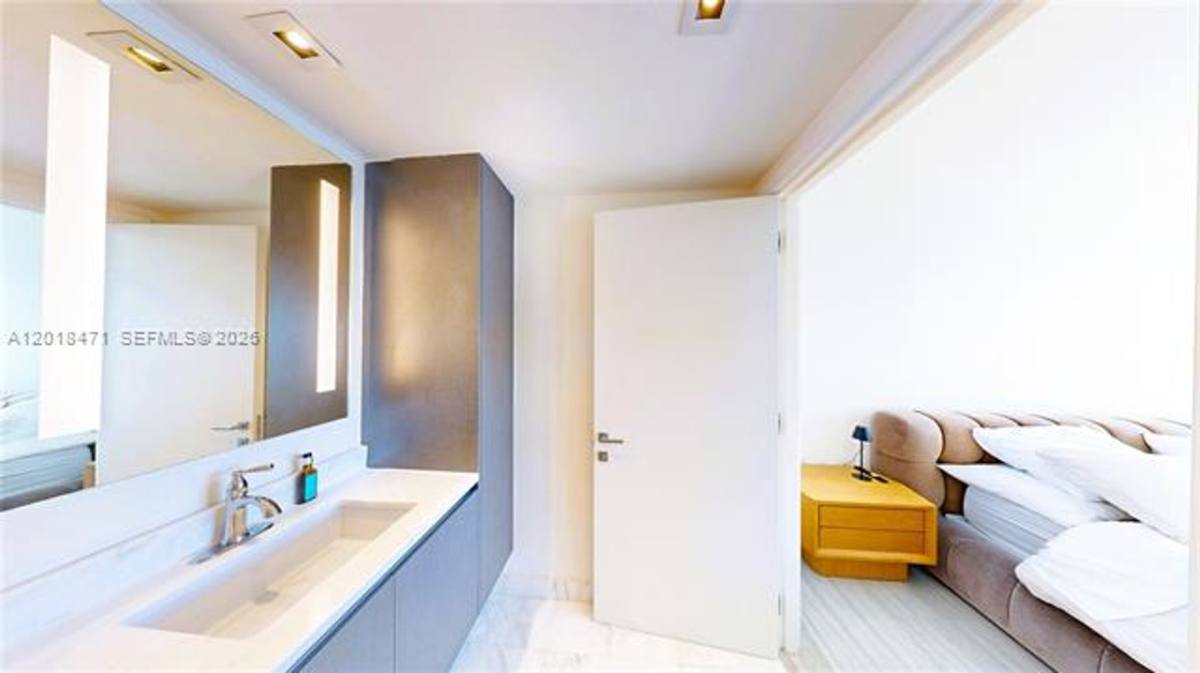Apartment for rent at 1451 Brickell Ave, Miami, FL 33131