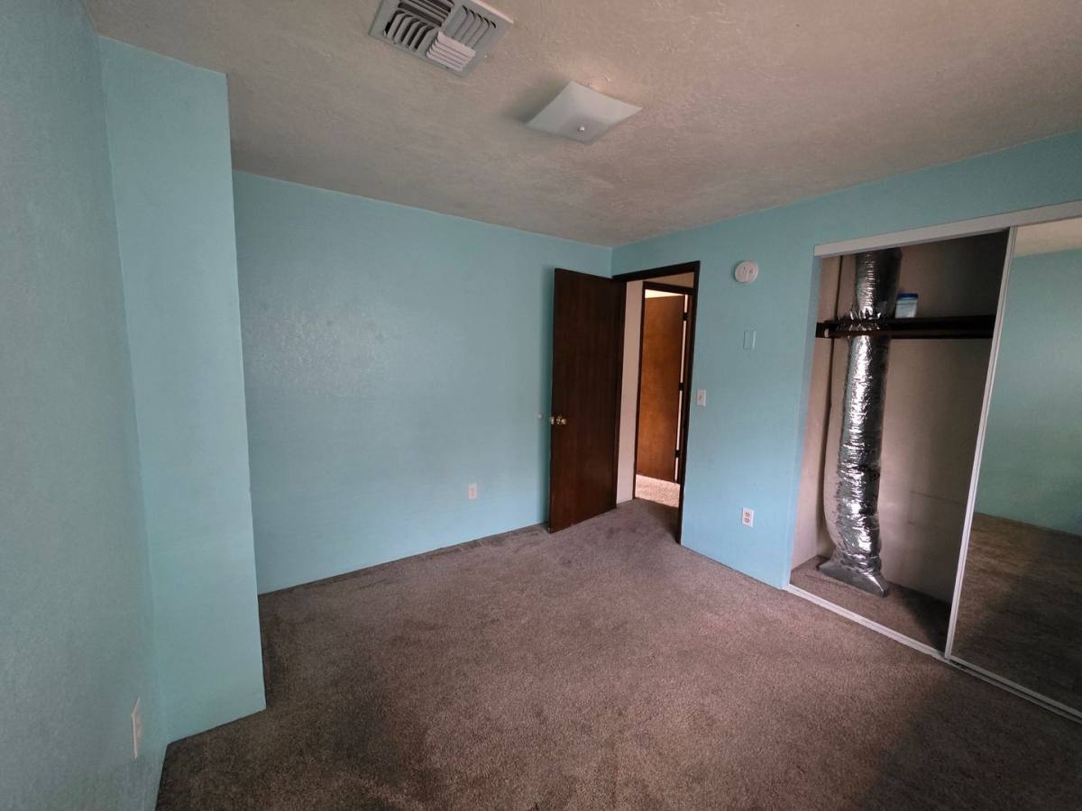 Townhouse for rent at 827 NE A St, Grants Pass, OR 97526