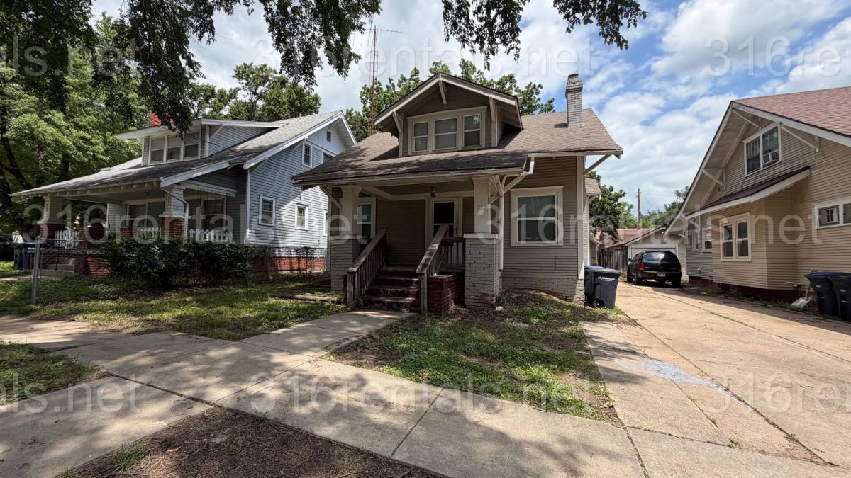 House for rent at 522 W 4th, El Dorado, KS 67042