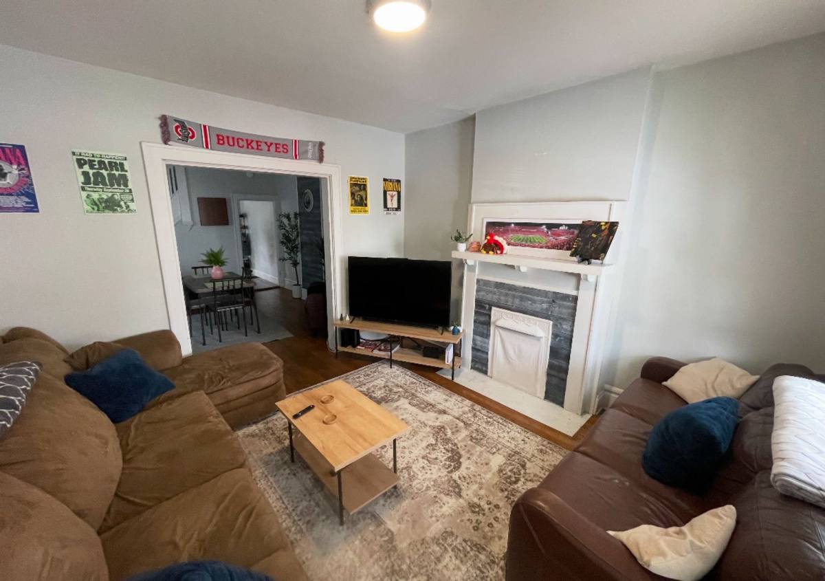 Apartment for rent at 119-121 W Patterson Ave, Columbus, OH 43202