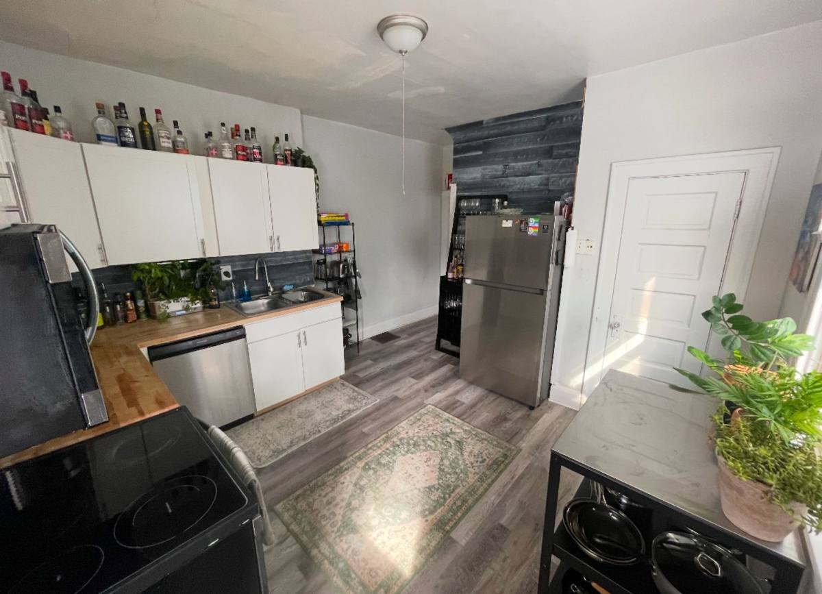 Apartment for rent at 119-121 W Patterson Ave, Columbus, OH 43202