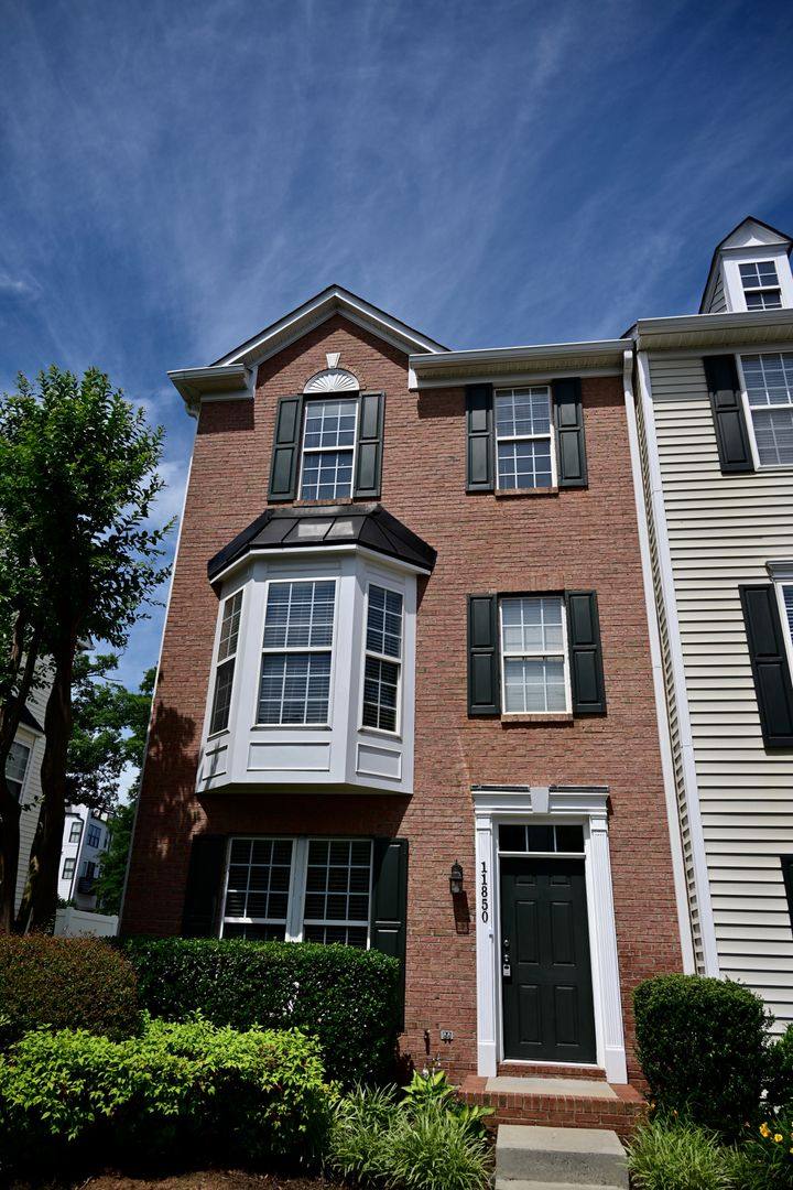 Townhouse for rent at 11850 Chelton Ridge Lane, Charlotte, NC 28277