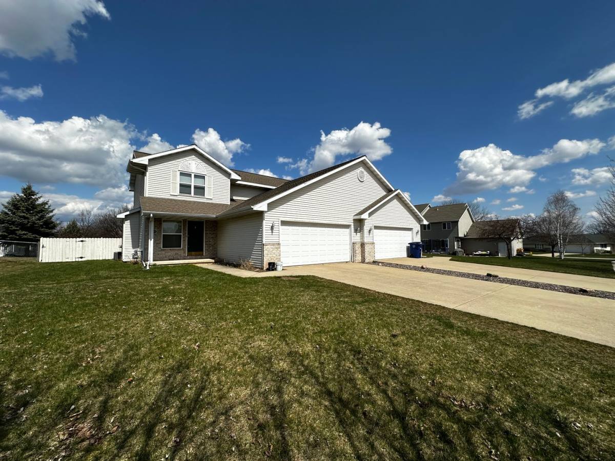Townhouse for rent at 1525-1527 O'Keefe Rd, De Pere, WI 54115
