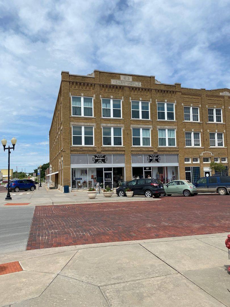Apartment for rent at 106 W 6th, Augusta, KS 67010