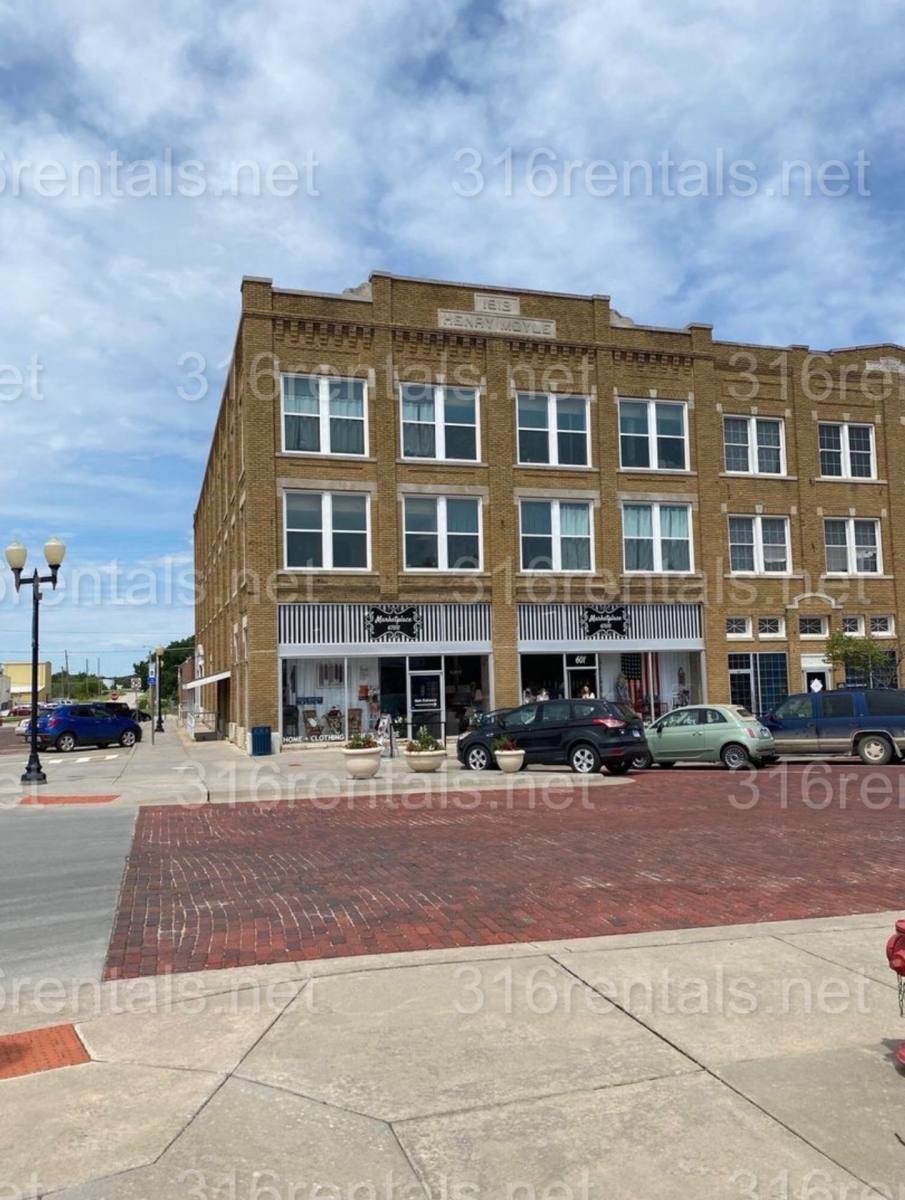 Apartment for rent at 106 W 6th, Augusta, KS 67010