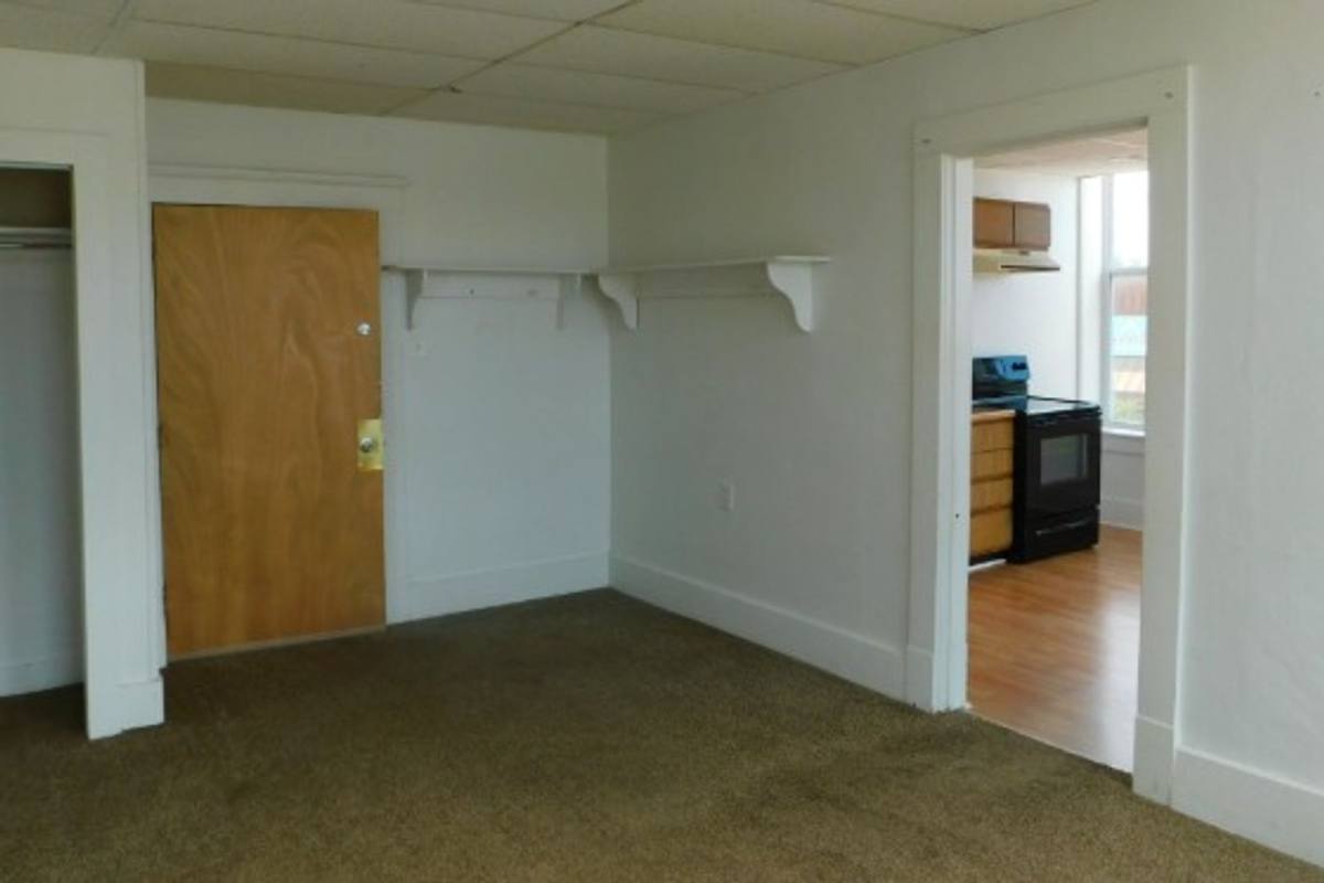 Apartment for rent at 106 W 6th, Augusta, KS 67010
