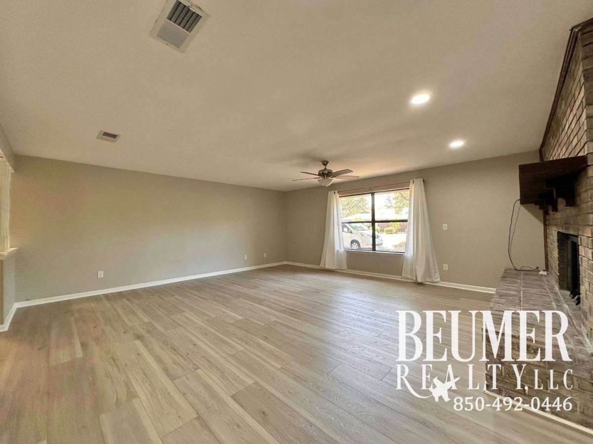 Apartment for rent at 5078 Leeward Dr, Pensacola, FL 32507