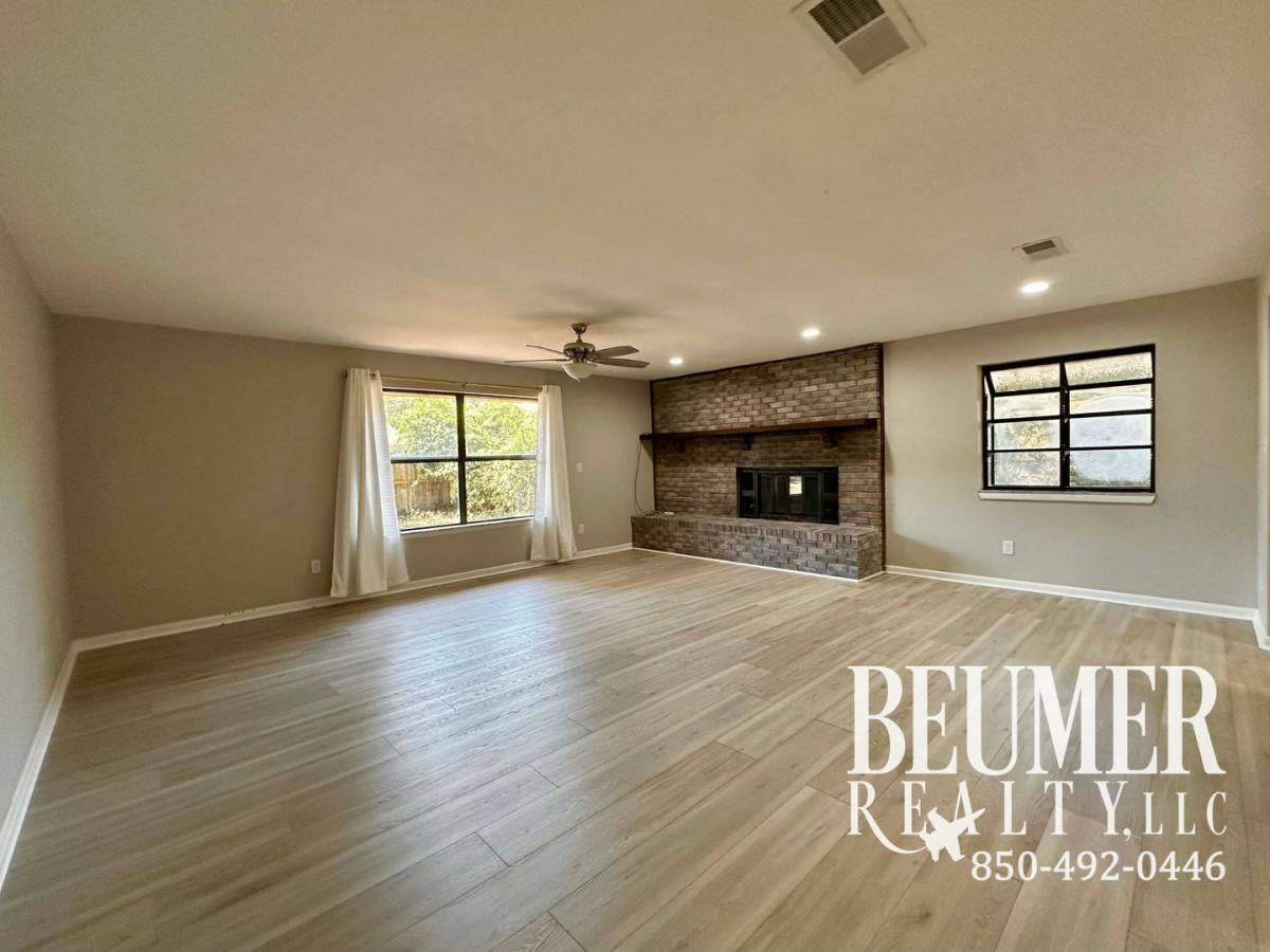 Apartment for rent at 5078 Leeward Dr, Pensacola, FL 32507