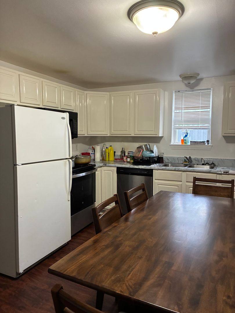 Apartment for rent at 11-25 Taftville-Occum Rd, Norwich, CT 06360