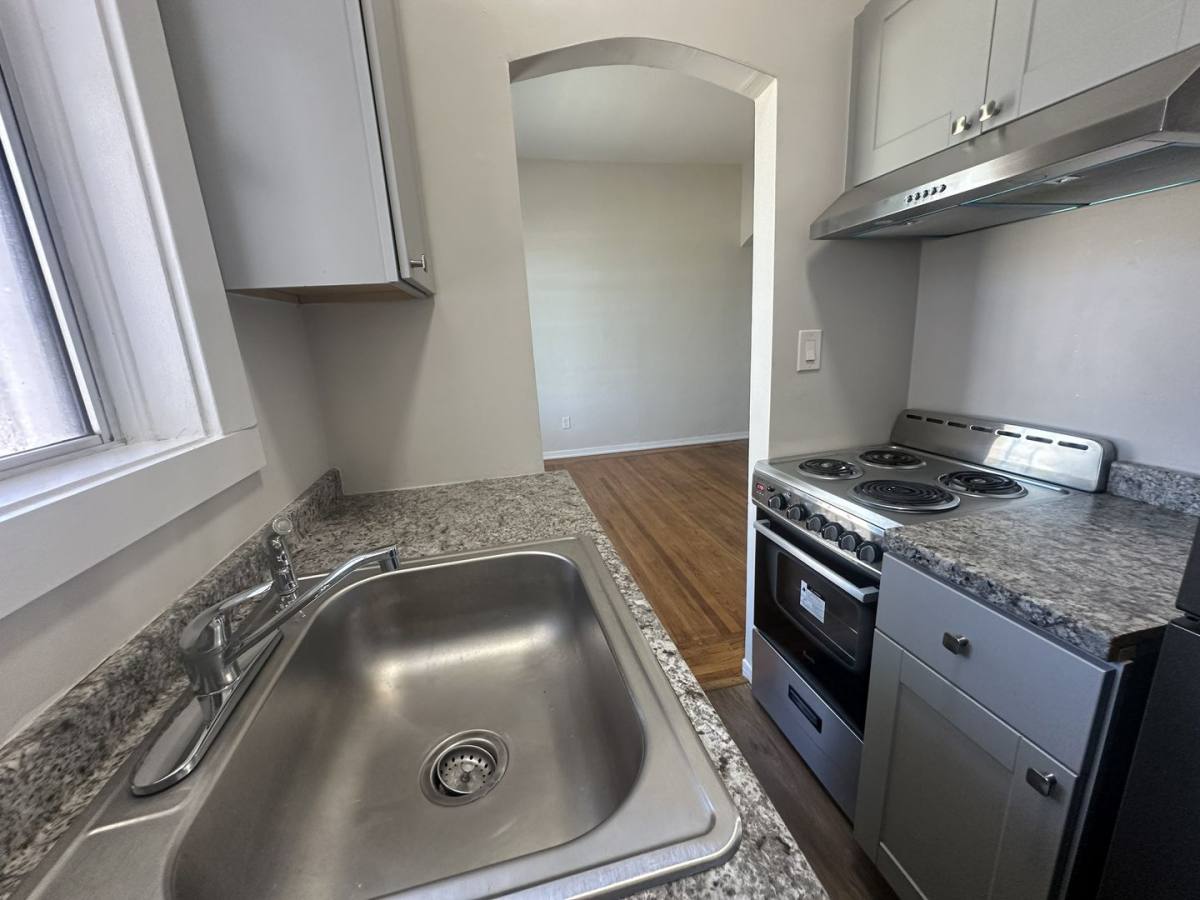 Apartment for rent at 2318 Santa Clara Ave, Alameda, CA 94501