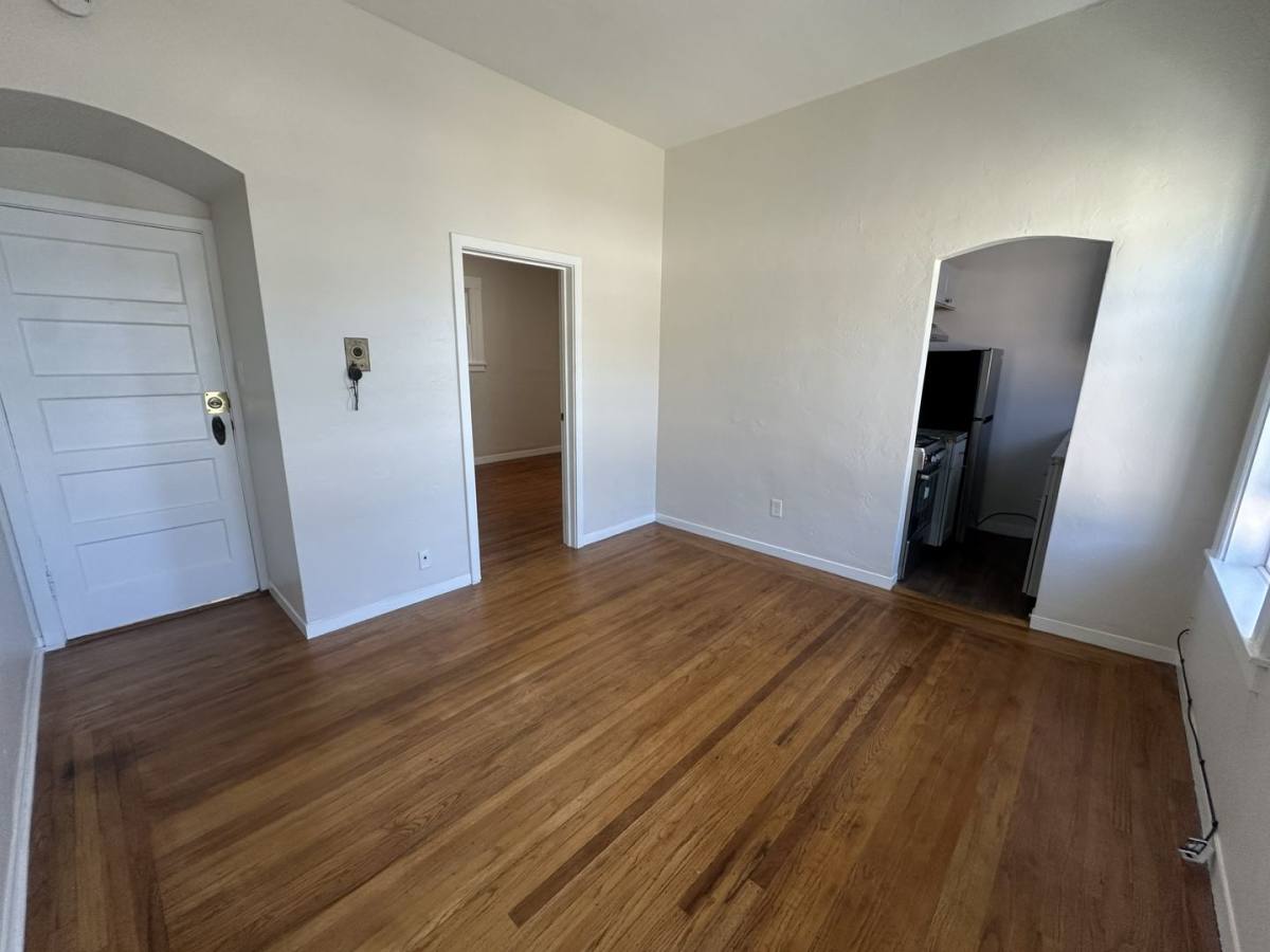 Apartment for rent at 2318 Santa Clara Ave, Alameda, CA 94501