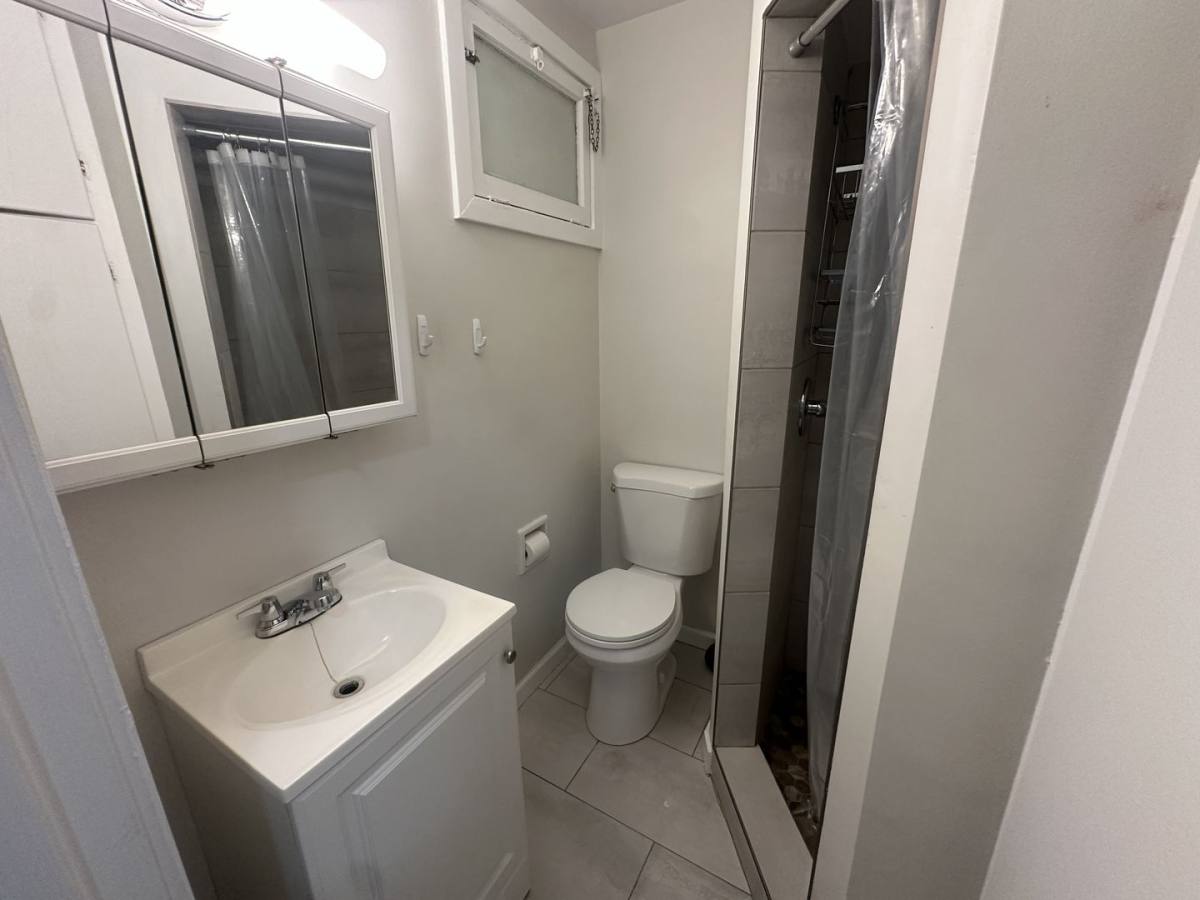 Apartment for rent at 2318 Santa Clara Ave, Alameda, CA 94501