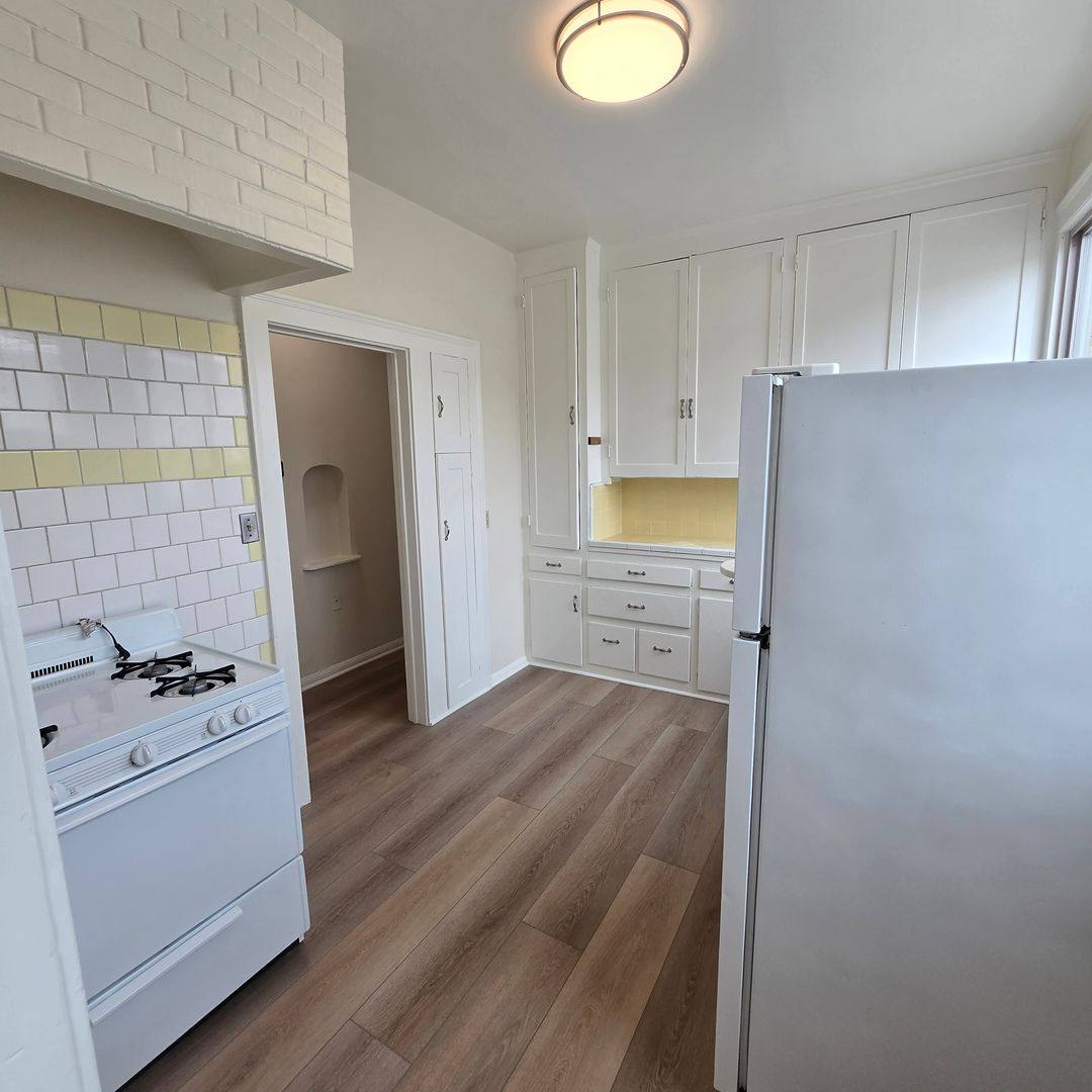 Apartment for rent at 734 S Detroit St, Los Angeles, CA 90036