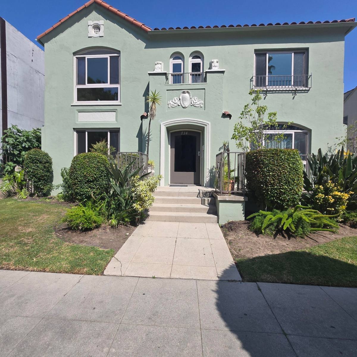 Apartment for rent at 734 S Detroit St, Los Angeles, CA 90036