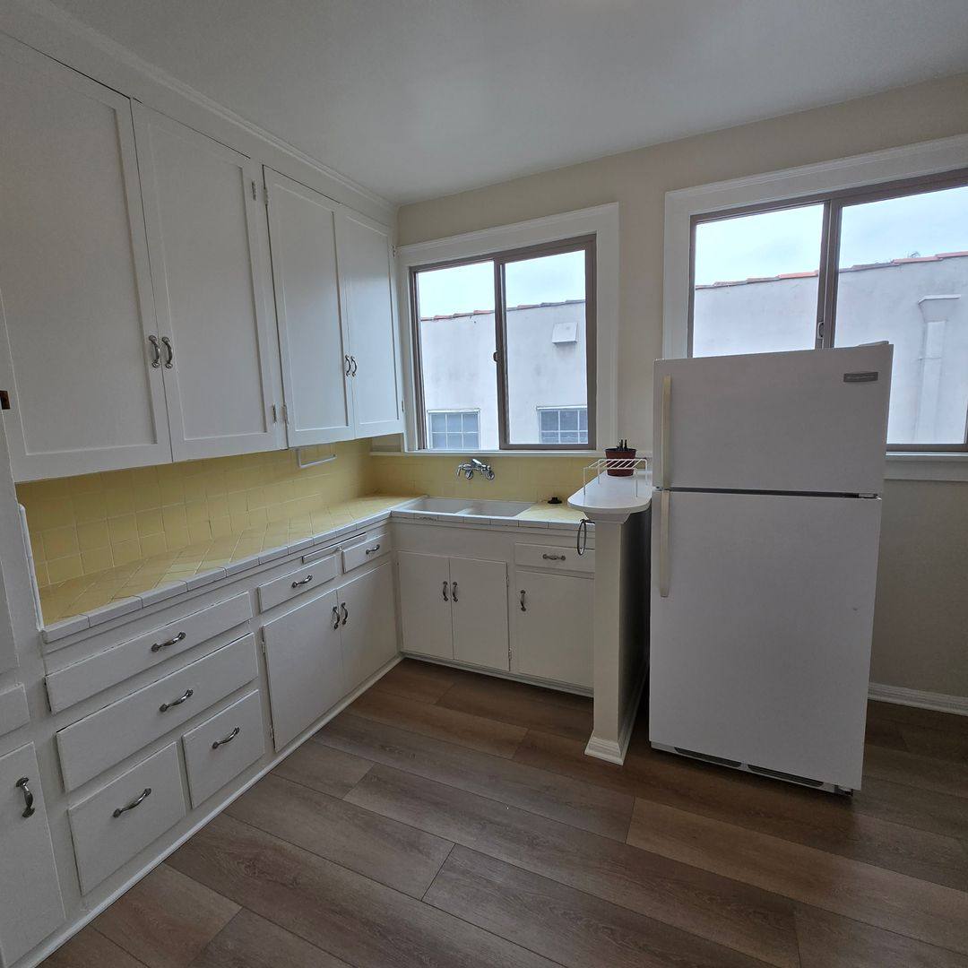 Apartment for rent at 734 S Detroit St, Los Angeles, CA 90036