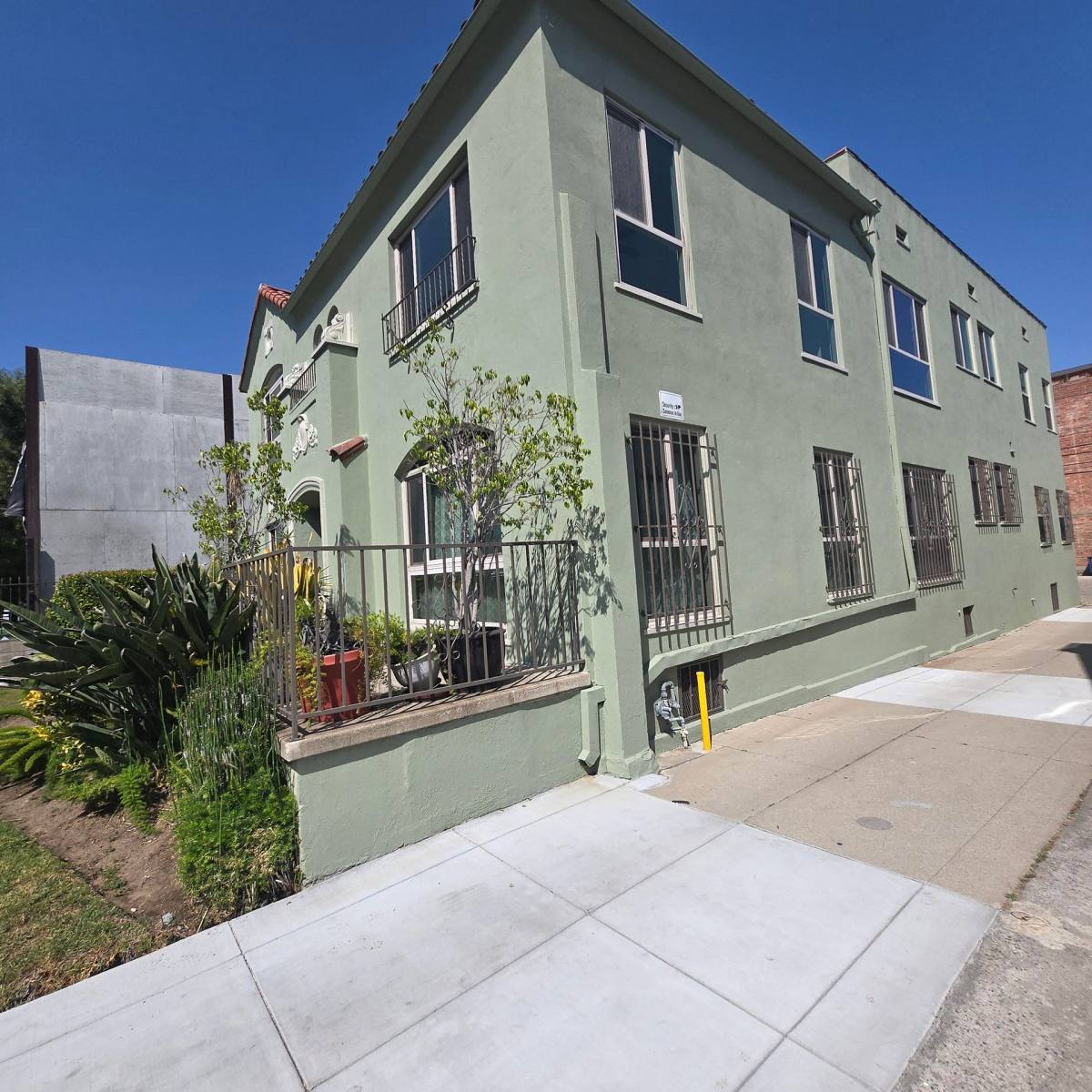 Apartment for rent at 734 S Detroit St, Los Angeles, CA 90036