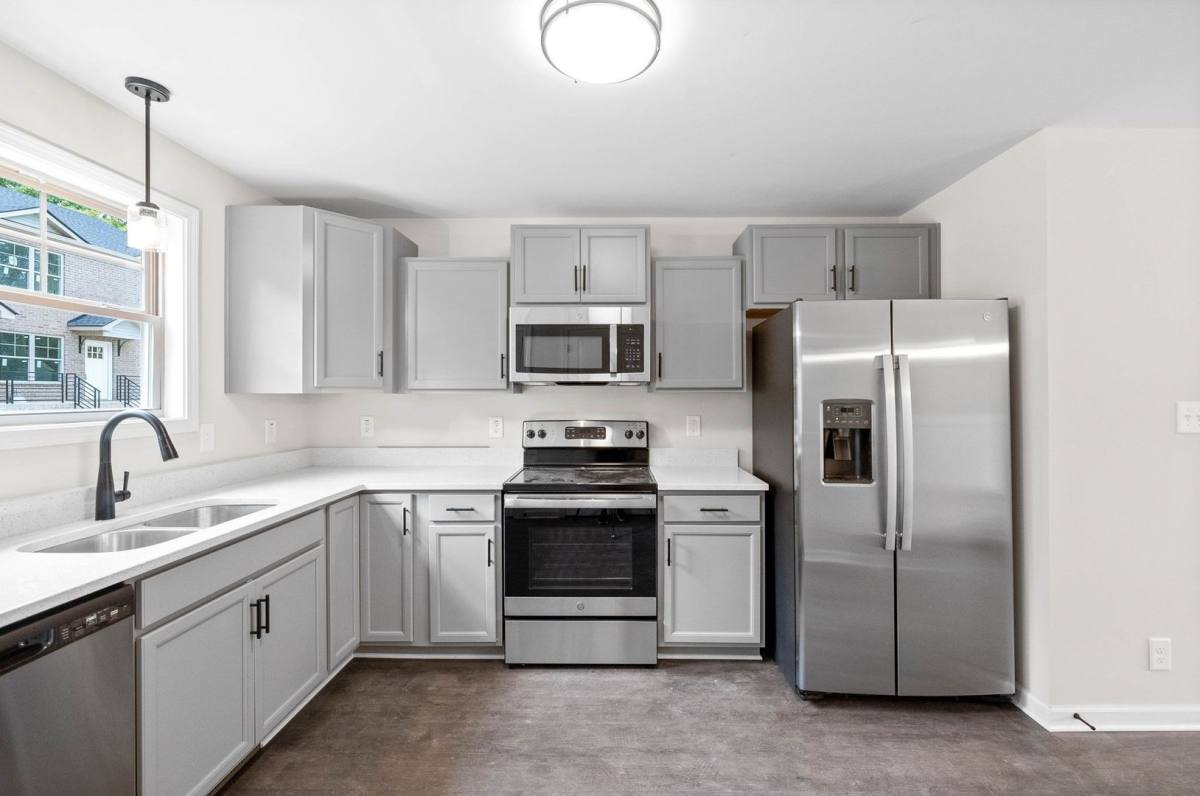 Apartment for rent at 925 Greenwood Ave, Clarksville, TN 37040