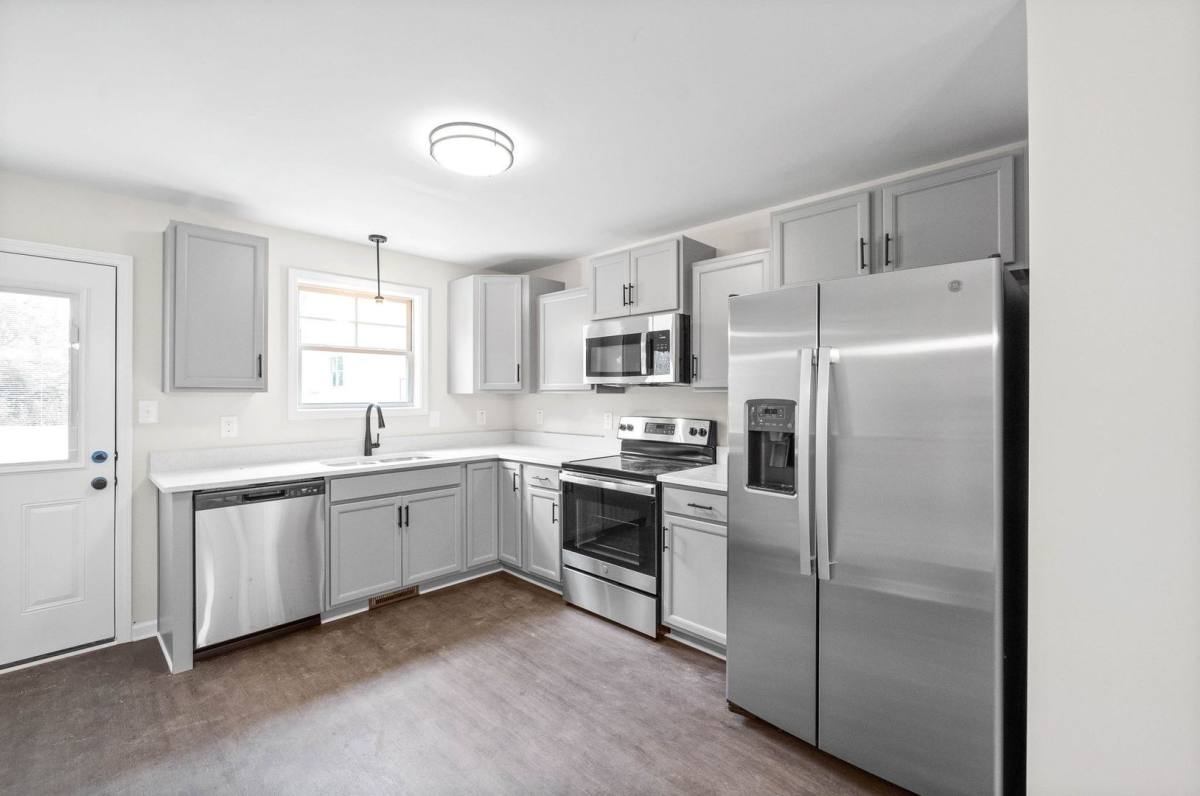 Apartment for rent at 925 Greenwood Ave, Clarksville, TN 37040