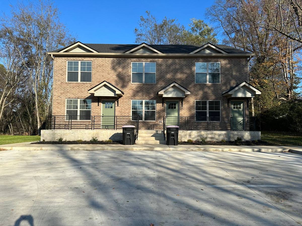 Apartment for rent at 925 Greenwood Ave, Clarksville, TN 37040